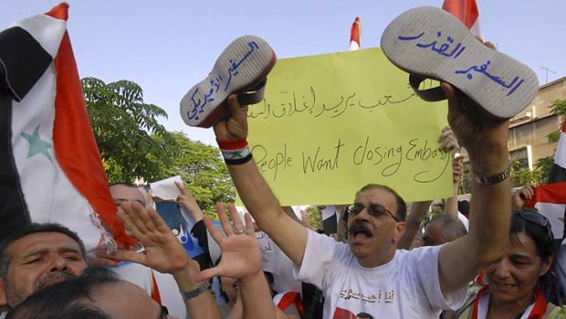 The Arabic words in the shoes read:"The dirty ambassador, right, and the US ambassador, left".