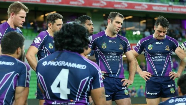 Storm captain Cameron Smith talks to his players after losing to the Bulldogs on Sunday.