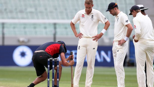 Steve Smith of Australia, Stuart Broad, James Anderson and Joe Root of England.