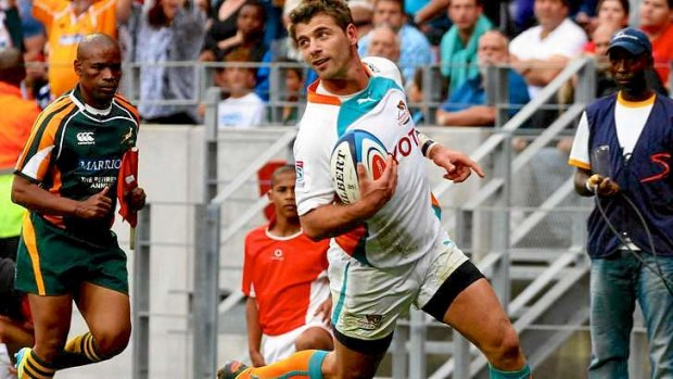 Willie le Roux of the Cheetahs scores a try.