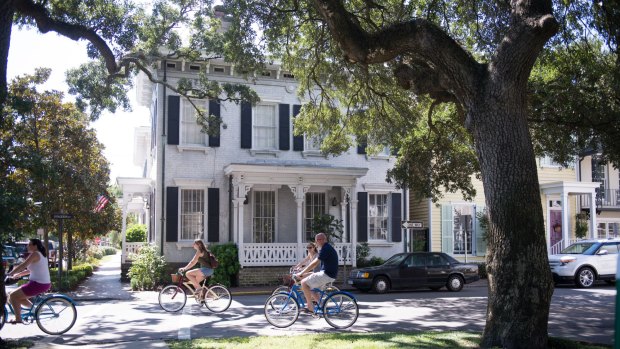 Savannah, Georgia, is "a gracious, historic and walkable movie set of a town".
