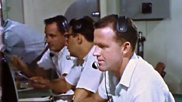 Muchea astronaut Gordon Cooper speaks with John Glenn as he passes overhead.