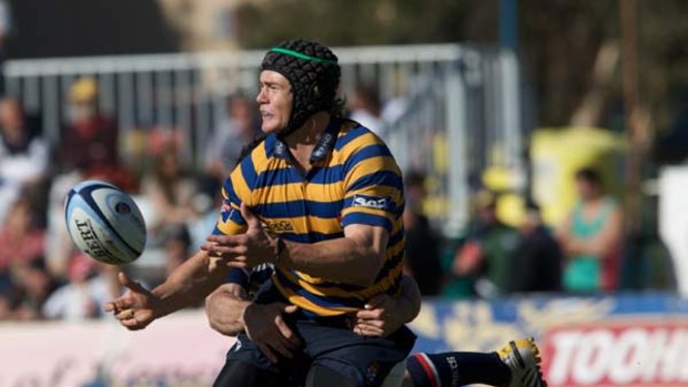 He can pass, too ... Berrick Barnes in action for Sydney University against Eastern Suburbs in their elimination semi-final yesterday.