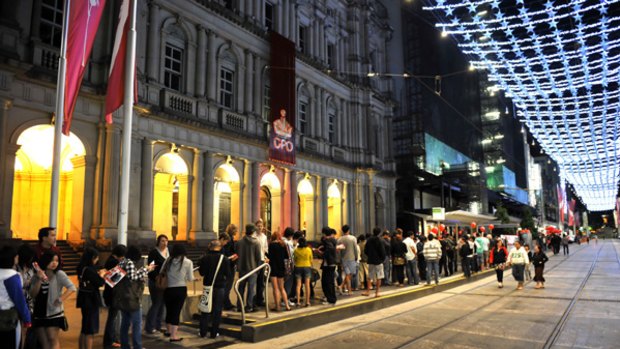 It's 4.45am and already the queues are long. Boxing Day bargain-hunters  in the Bourke Street mall outside Myer yesterday.