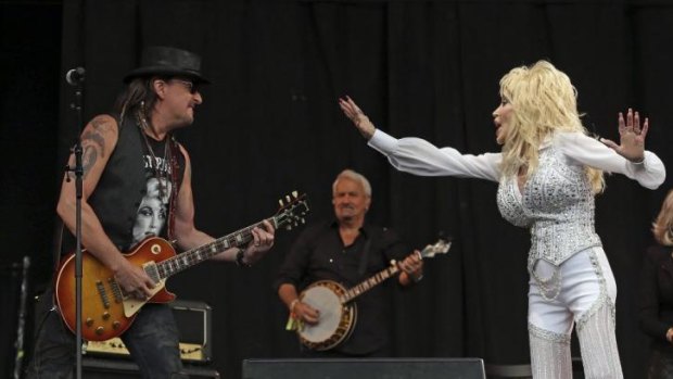 Bon Jovi guitarist Richie Sambora joins American country music star Dolly Parton on stage at Glastonbury.