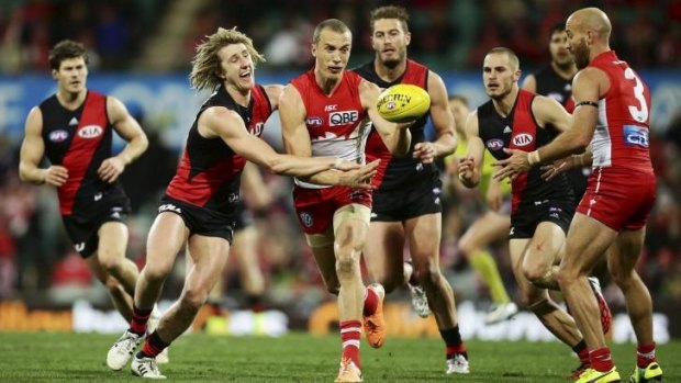 On the right side: Ted Richards beats Essendon’s Dyson Heppell and gets a pass to Jarrad McVeigh.  
