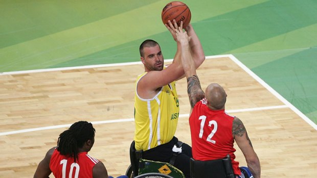 Great Britain's team tries to block Brad Ness of Australia in the semi-final match of Basketball between Australia and Great Britain for the Athens 2004 Paralympic Games.