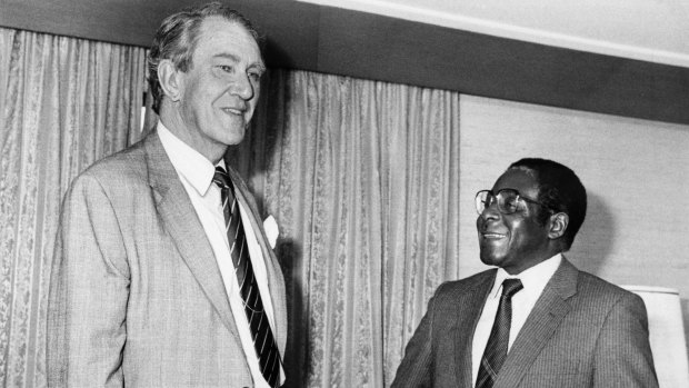 As prime minister, Malcolm Fraser greeted Zimbabwean prime minister Robert Mugabe in Melbourne in 1981.