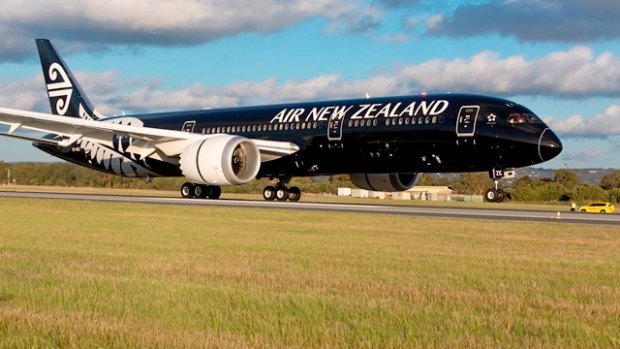 Air New Zealand's first Boeing 787-9 Dreamliner touches down in Perth.