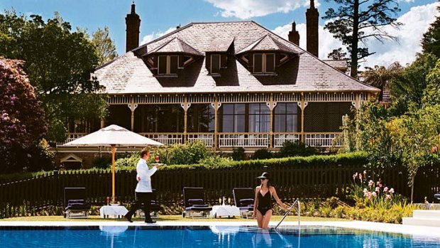 Lilianfels features a spacious Victorian-era lounge, library, open fires, spa, gym, a billiards room and swimming pools.