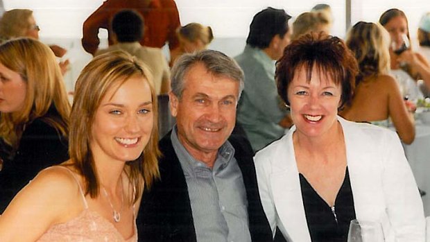 Killed ... Les Samba flanked by his daughter Victoria and wife Deirdre.