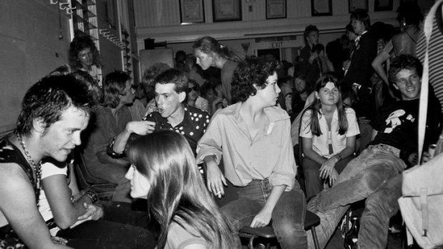 Crowd at a Rock Against Poofter Bashing show in Paddington 1979. Photo courtesy of John Oxley Library Brisbane.