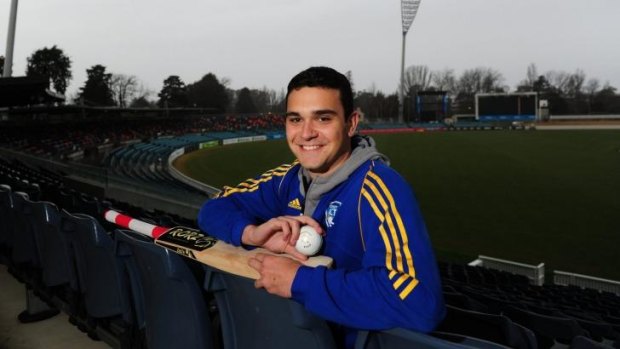 ACT Comets fast bowler Lain Beckett has been chosen in the Australian under-19 squad to tour Sri Lanka.