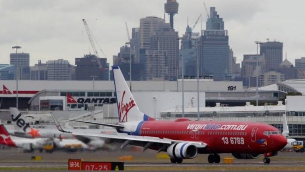 A second airport at Badgerys Creeks would not see Kingsford-Smith's numbers fall dramatically, says analyst.