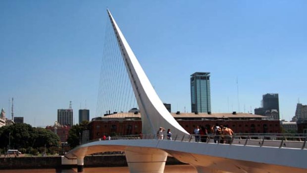 The Puente de la Mujer bridge's shape is inspired by a couple mid-tango.
