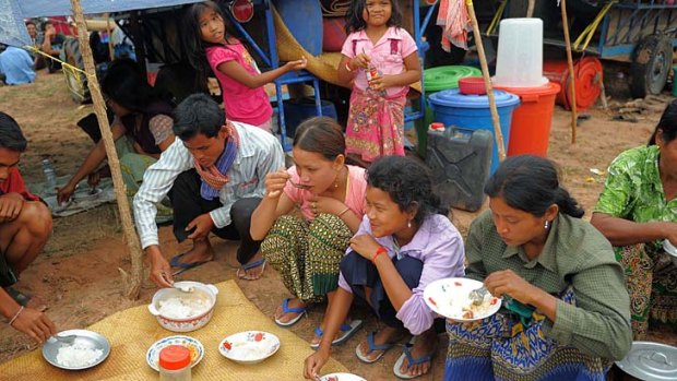Life in a temporary camp for Cambodian villagers from the border area