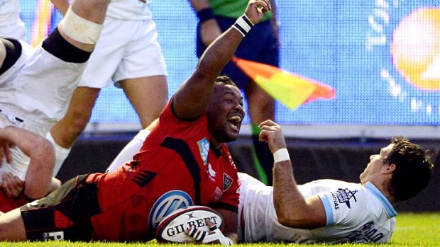 Toulon's flanker Steffon Armitage scores one of his two tries.