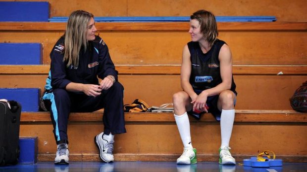 Canberra Capitals coach Carrie Graf has a chat with Jessica Bibby.