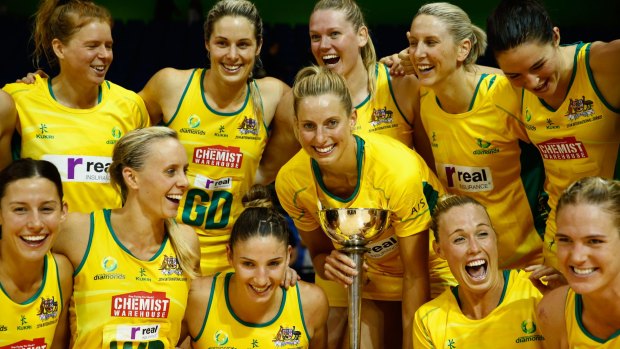 Laura Geitz and the Australian Diamonds with the Constellation Cup after their 4-0 win over the Silver Ferns.