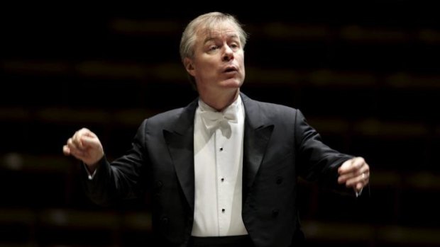 Sydney Symphony conductor David Robertson dreams of creating an orchestra in which players from the Sydney Symphony Orchestra would be complemented with amateur musicians.    
