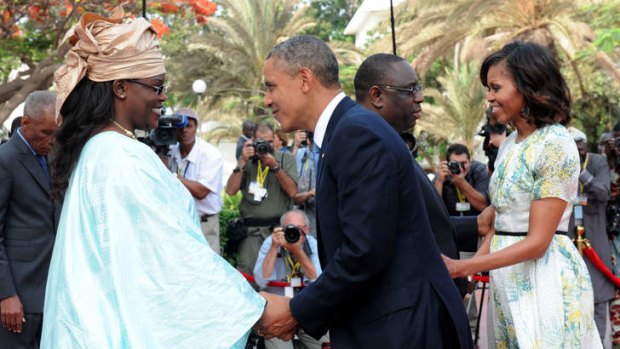 US' President Barack Obama and his wife Michelle Obama shake hands with Senegal's President Macky Sall and his wife Marieme Faye Sall at the at the presidential palace in Dakar on June 27, 2013.