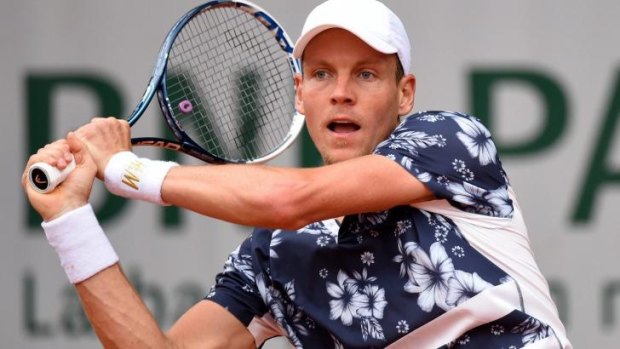 Hawaiian with hibiscus flowers: Tomas Berdych at the French Open.