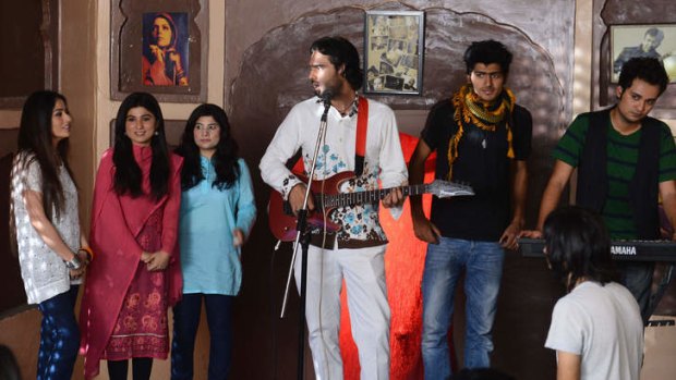 Pakistani drama artists rehearse a scene for <i>Glee</i>-style show <i>Taan</i>.