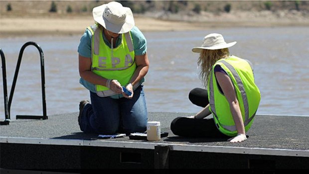 Sandie Jones and Claire Hindle from the Environment Protection Authority testing the water at Hume Park.