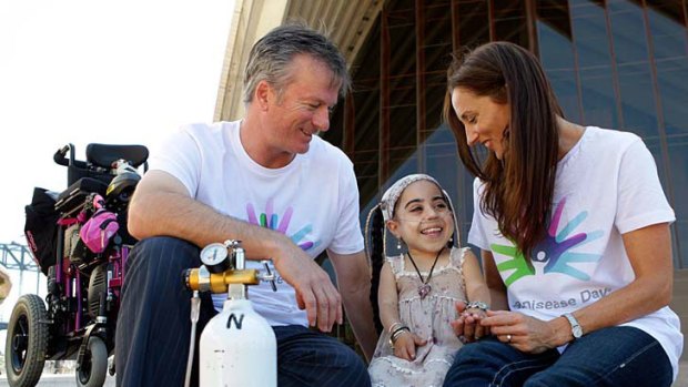 Vital ... Steve Waugh and Georgie Parker with Renee Eliades, who depends on bottled oxygen.