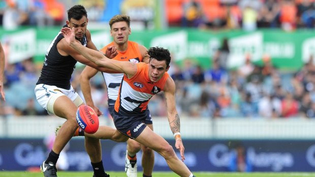 Port Adelaide player Brendon Ah Chee fights for the ball with GWS' Zac Williams.