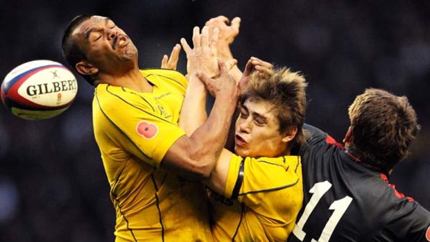 Wallaby woes . . . Kurtley Beale (L) and James O'Connor collide as they jump for the ball.