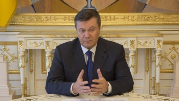Ukraine's President Viktor Yanukovych has taken sick leave with a high temperature and "acute respiratory illness", according to a statement.