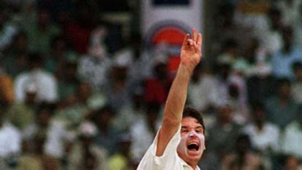 Gavin Robertson gets a wicket in Madras in 1998.