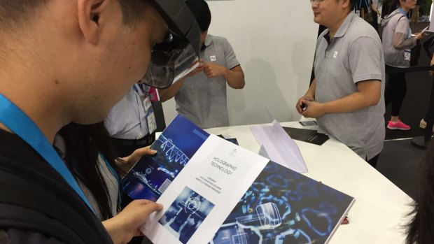 The Halomini demonstrations displayed augmented content over images on cardboard sheets, but the AR content struggled to stay aligned with the real world. 