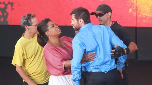 Ouch ... Hugh Jackman's ride from the sails of the Opera House ended with a crash landing and a gentle touch from Oprah Winfrey.