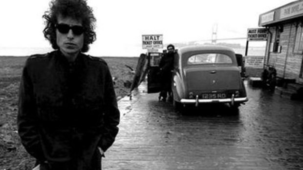 Bob Dylan will headline the West Coast Blues and Roots Festival 2011.
