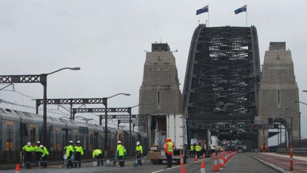 Resurfacing an icon ... labourers were working "hell for leather" on the Sydney Harbour Bridge.