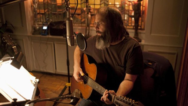 Steve Earle says the death of his father sparked his move from Nashville.
