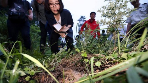 Reporters at the spot where the body of Yoo Byung-Eun was found.