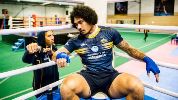 Joe Tomane has re-signed with the ACT Brumbies for two years.