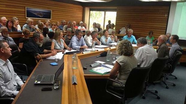 The first meeting of the new Noosa Council.