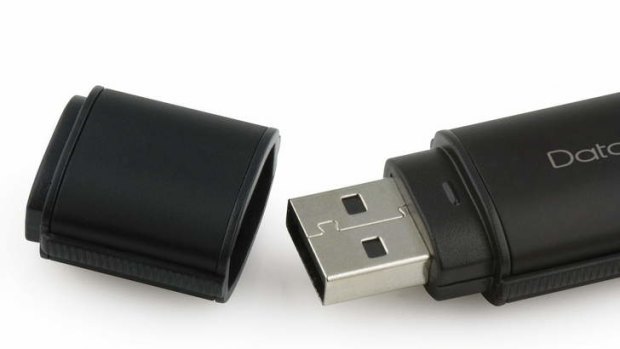 The European Commission is probing USB drives and gadgets given by host Russia to delegations at the G20 summit  to see if they pose a security risk.