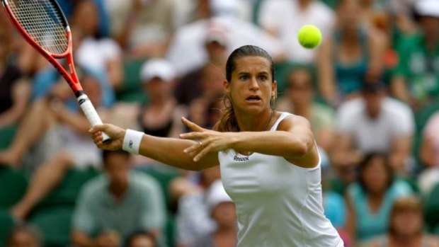 Andy Murray has appointed former women's world number one Amelie Mauresmo as his new coach.