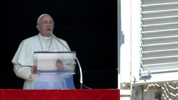 Pope Francis says war is "not a satisfactory way to right injustices". 
