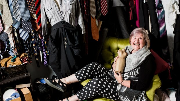Canberra designer Bronwynne Jones couldn't find clothing to fit her own curvaceous shape, so she's starting her own label called Thunder Thighs. 