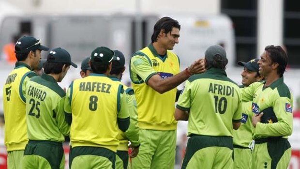 Beanpole bowler ... Mohammad Irfan, a towering 2.15 metres tall, stands out among the Pakistan huddle before the one-dayer against England at Chester-le-Street. England won by 24 runs.
