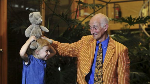 BLUES COMPANY: Appraiser Paul Atterbury chats with Paloma Smith du Toit, 4, of Carwoola, about her 35-year-old teddybear, Teddy Tahu.