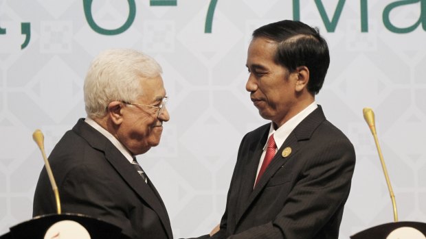 Indonesian President Joko Widodo, right, shakes hands with Palestinian President Mahmoud Abbas after delivering their closing remarks at the Organisation of Islamic Cooperation (OIC) summit in Jakarta on Monday. 