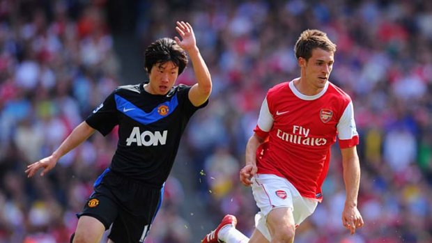 Aaron Ramsey of Arsenal evades Ji-Sung Park of Manchester United during yesterday's Premier League match.