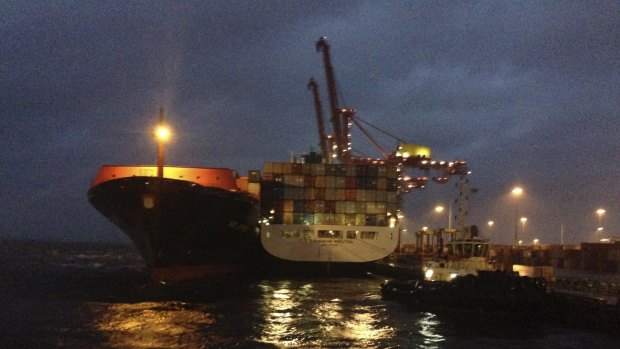 The Hapag-Lloyd vessel Kiel Express swings around to collide side-on with the Safmarine Makutu. 